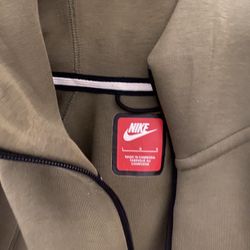 Green Nike Tech 