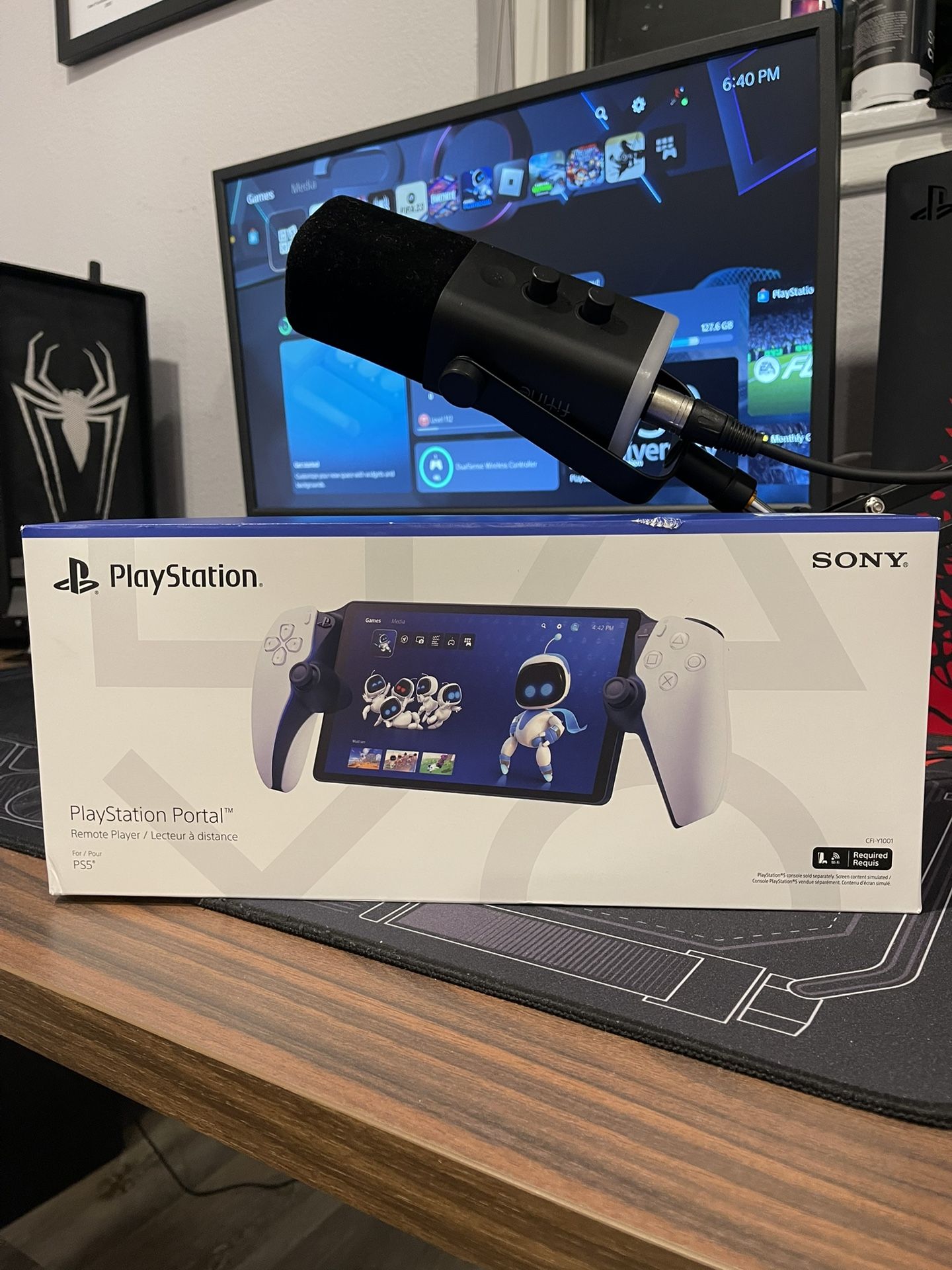 PlayStation Portal - Like New + Case + Screen protector