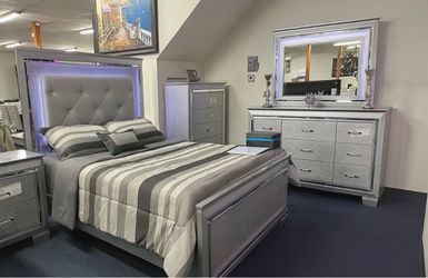 4 pc Queen silver bedroom set