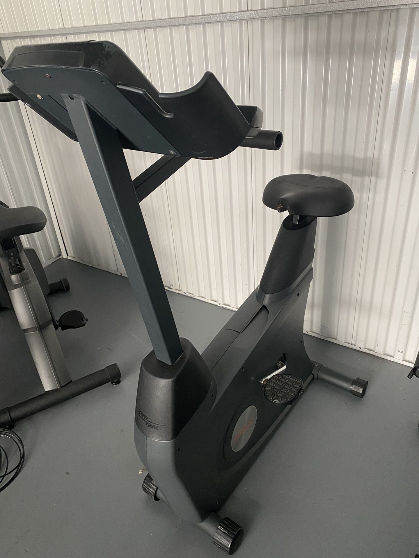STAR TRAC UPRIGHT COMMERCIAL STATIONARY BIKE