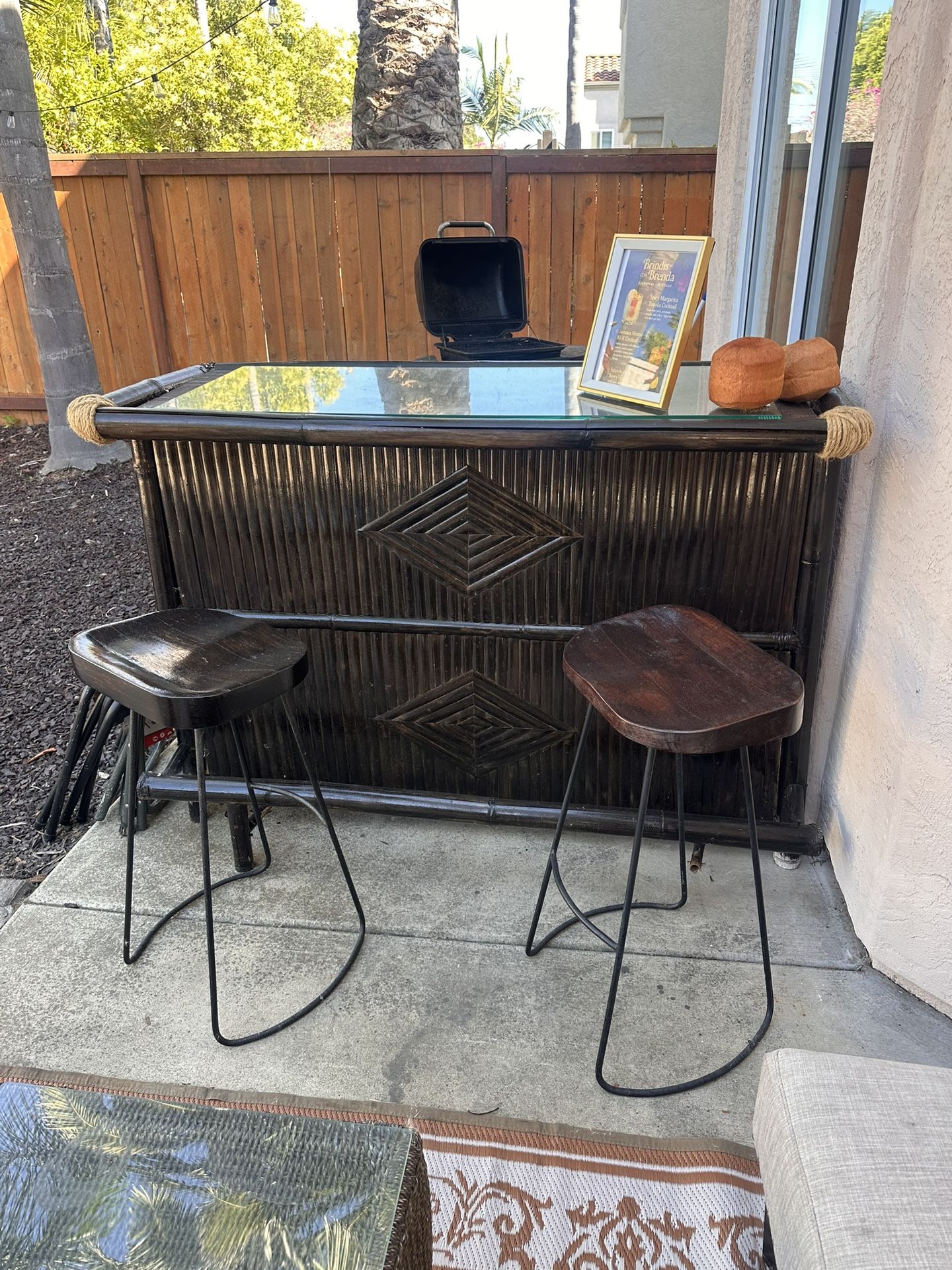Bar & Stools