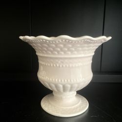 Arlington Designs pink scalloped bowl vase