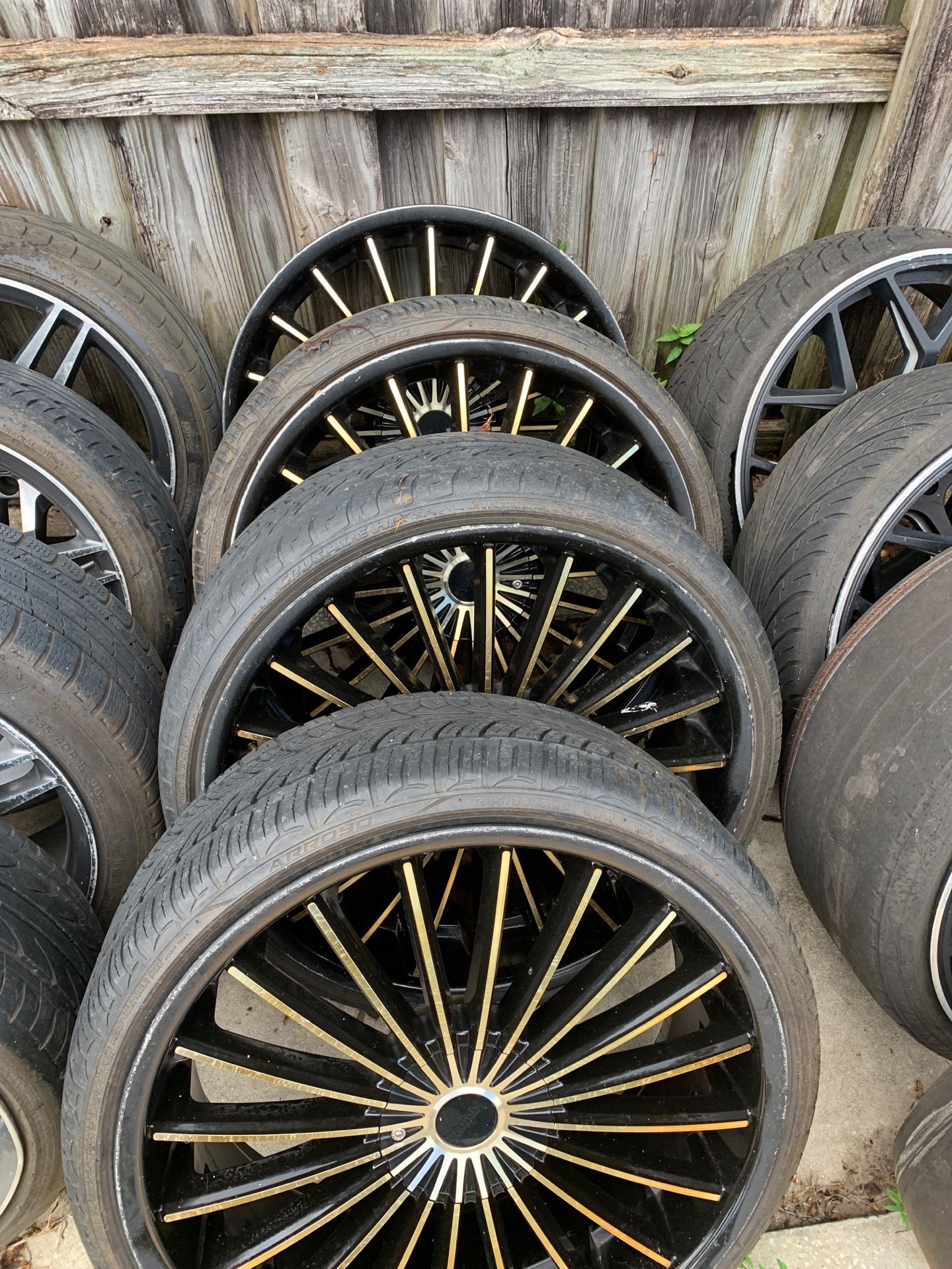 Black and gold rims full set