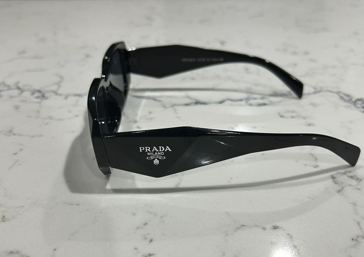 Black sunglasses