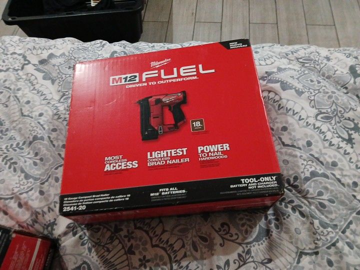 Milwaukee 18 Gauge Compack Nailer