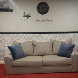 Sofa (Gray 3-Pillow)(New)