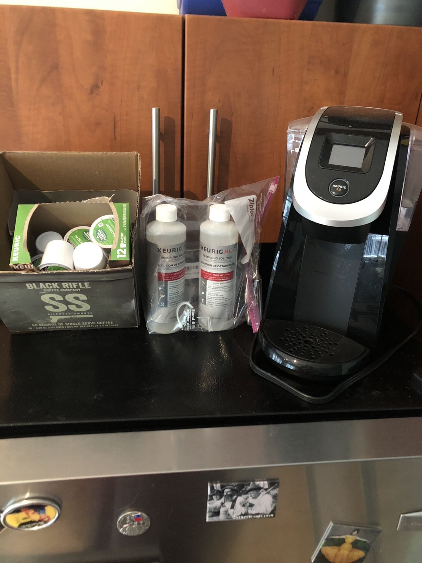 Brand new barely used Keurig 2.0 with cups and cleaner