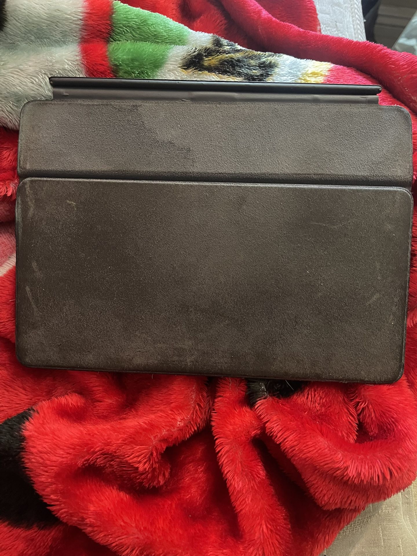iPad Gen 7/8 Cover With Keyboard