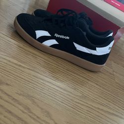 Reeboks Black And Gum Size 9.5