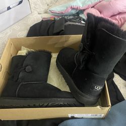 Black Uggs 