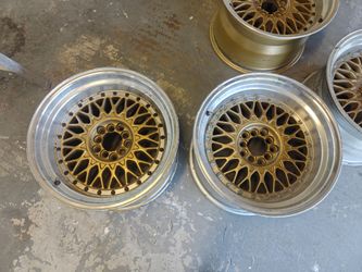 Set of 4 wheels Jantes Novas. Fits 17 inch wheels.