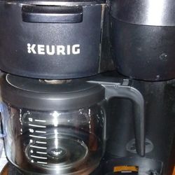 KEURIG COFFEE MAKER 