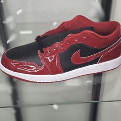 JORDAN 1 LOW SE  SIZE 9.5