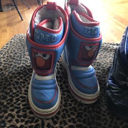 Elmo winter boots size 9/10