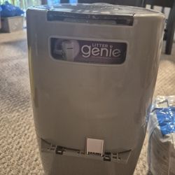 Litter Ginny with 2 new litter bags and a box of new replacement bags