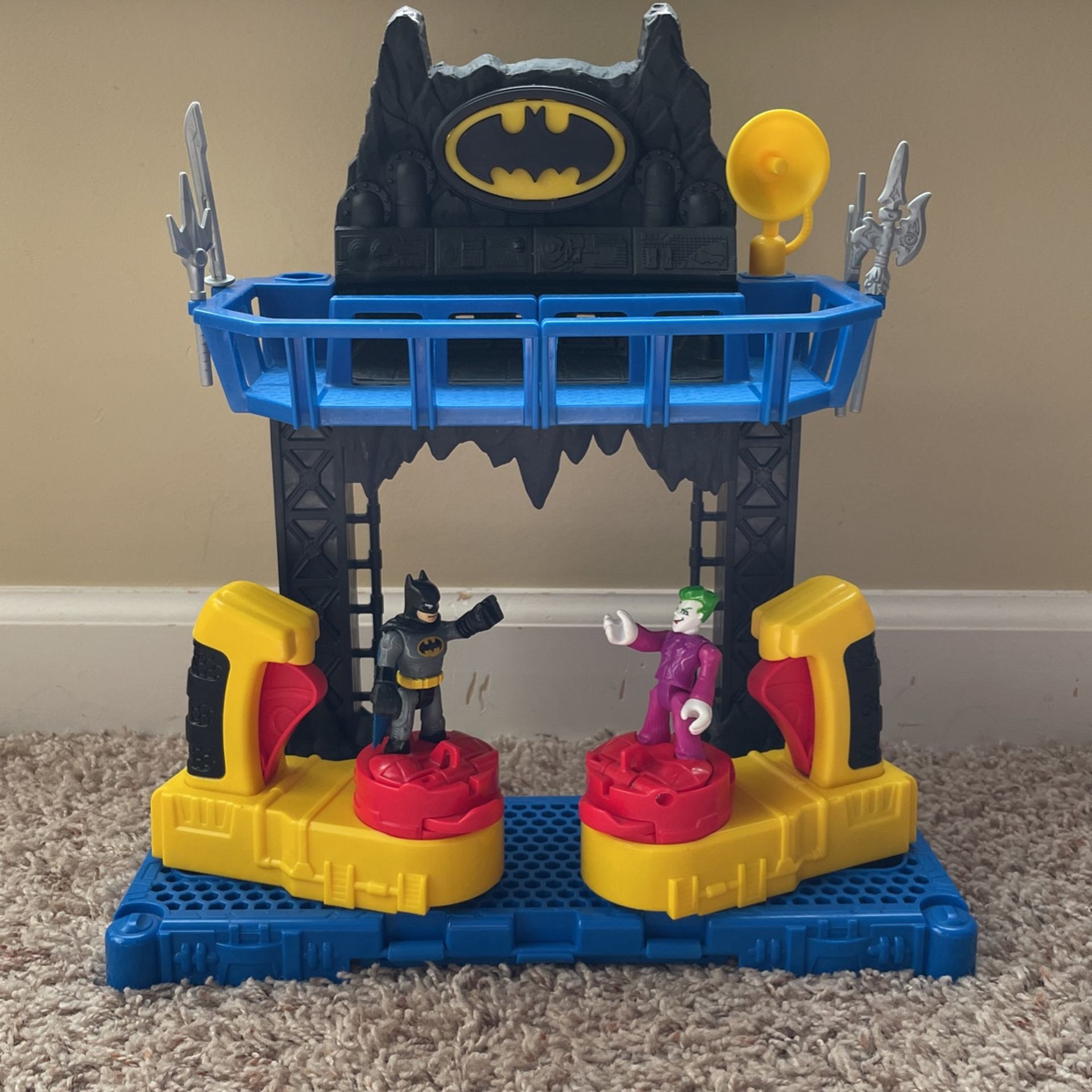 Fisher-Price DC Super Friends Imaginext Batman Battle Batcave Joker Rock 'em