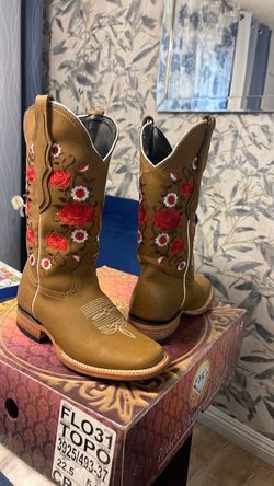 White Diamond Boots W size 5.5