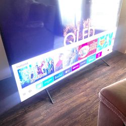 82”Samsung QLED 4K 2160p UHD Smart TvHDR Model QN82Q6R