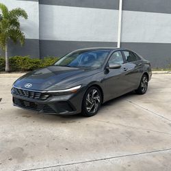 2025 Hyundai Elantra 