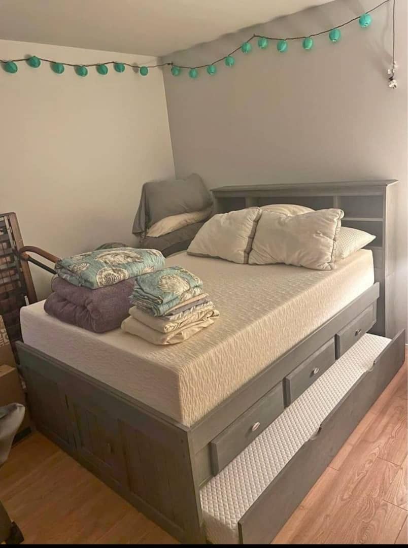 I'm selling a Full/Twin Bed with Trundle and its Mattresses!!!/Ask for Price