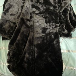 throw60”Lx44”W faux fur & suede black in color, new never used
