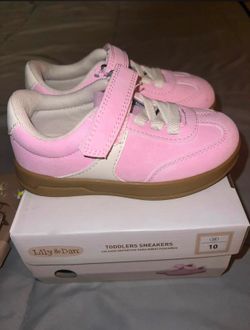 Girl shoes