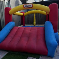  Yard Inflatable Bouncer Castle  . Used In Good Condition 