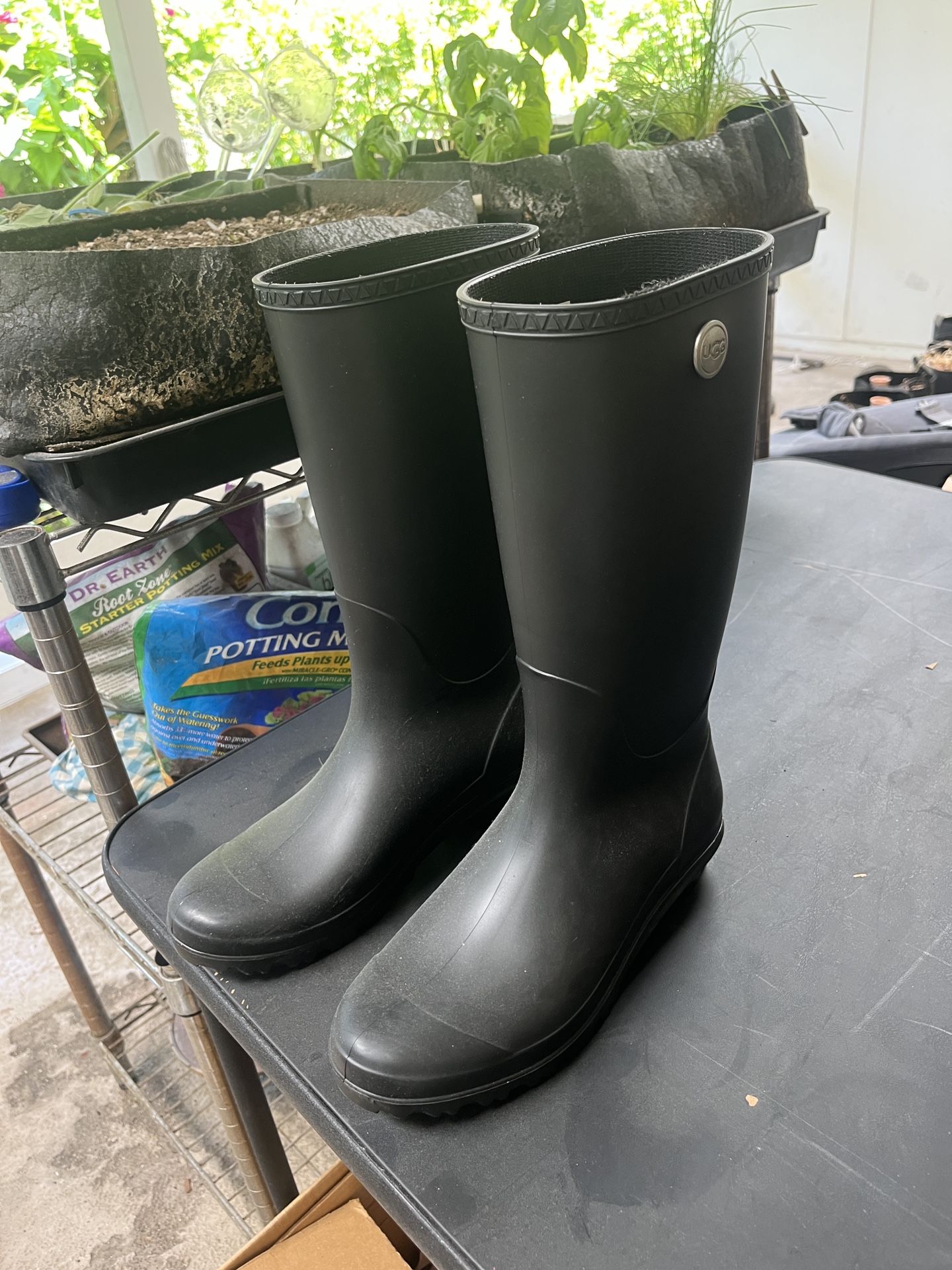 UGG Women's Shelby Matte Waterproof Rain Boots
