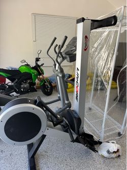 LifeCORE Commercial Air Resistance Rowing Machine – Excellent Condition