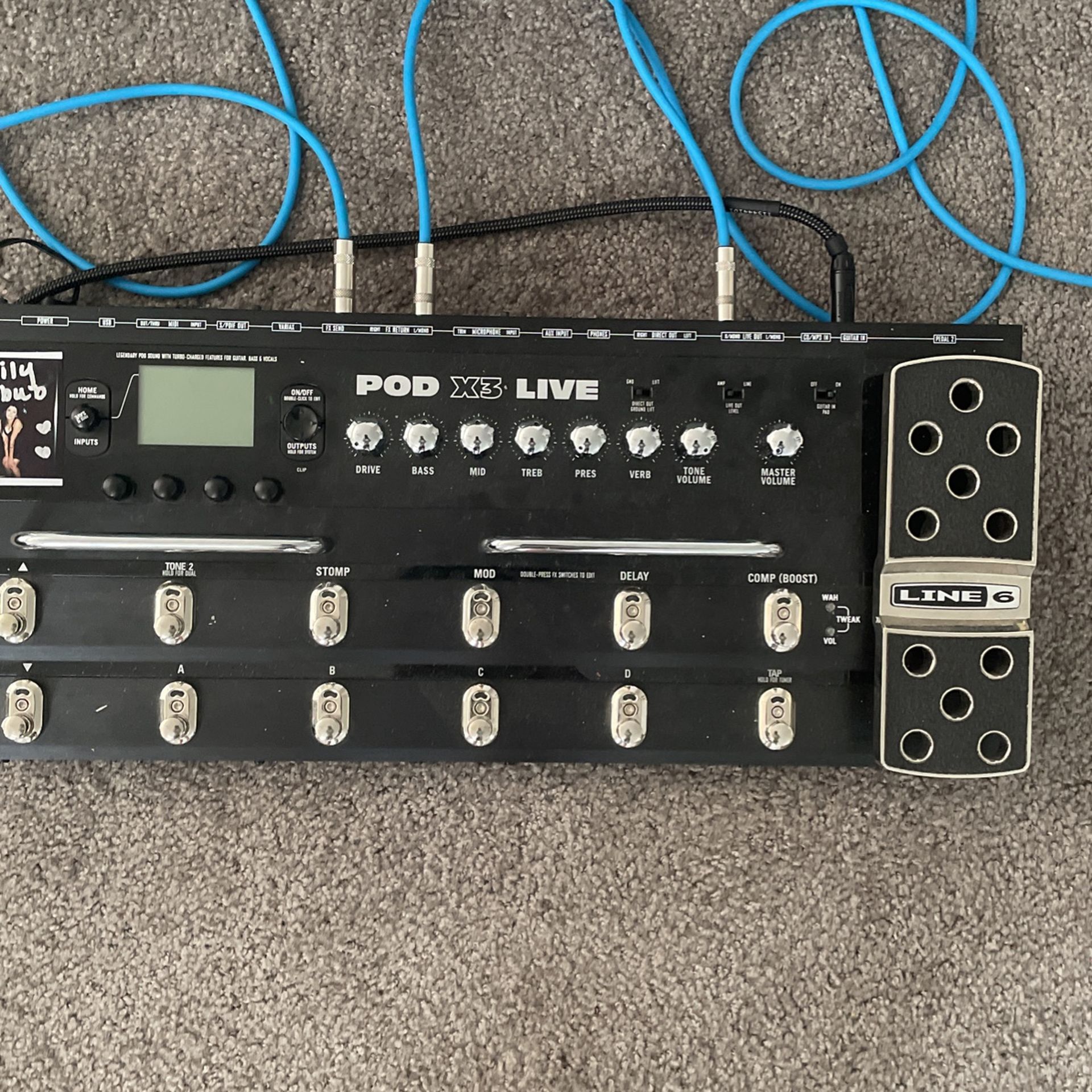 Line 6 Pod X3 Live multi Fx processor with gig bag!