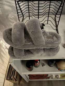 Ugg Oh Yeah, Slides
