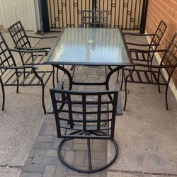 Like New Metal And Glass Outdoor Patio Set 7