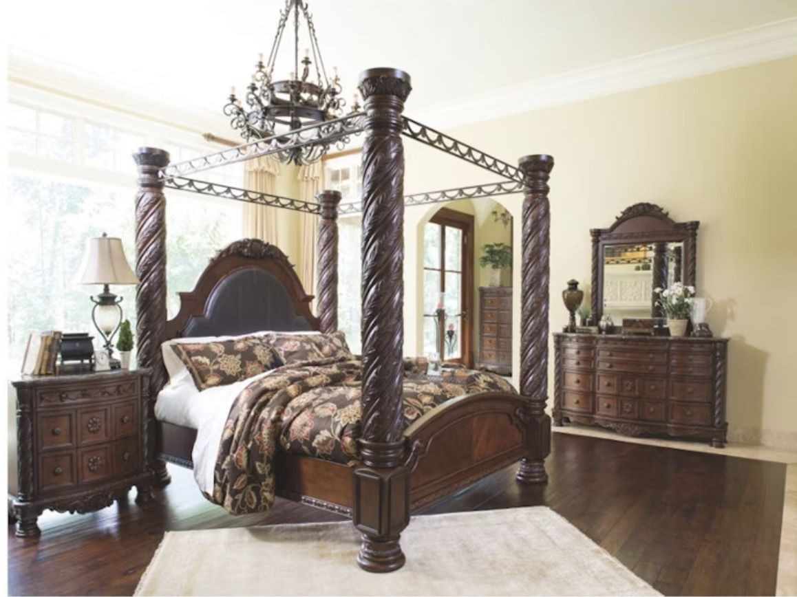King/Cal King Bedroom Set *READ DESCRIPTION*