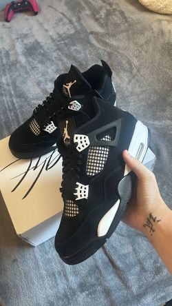 Jordan 4 Retro White Thunder (2024) *sold 