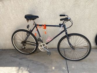 26in Schwinn Sierra mountain bike $100
