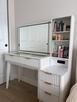 Gold detail vanity with light up mirror