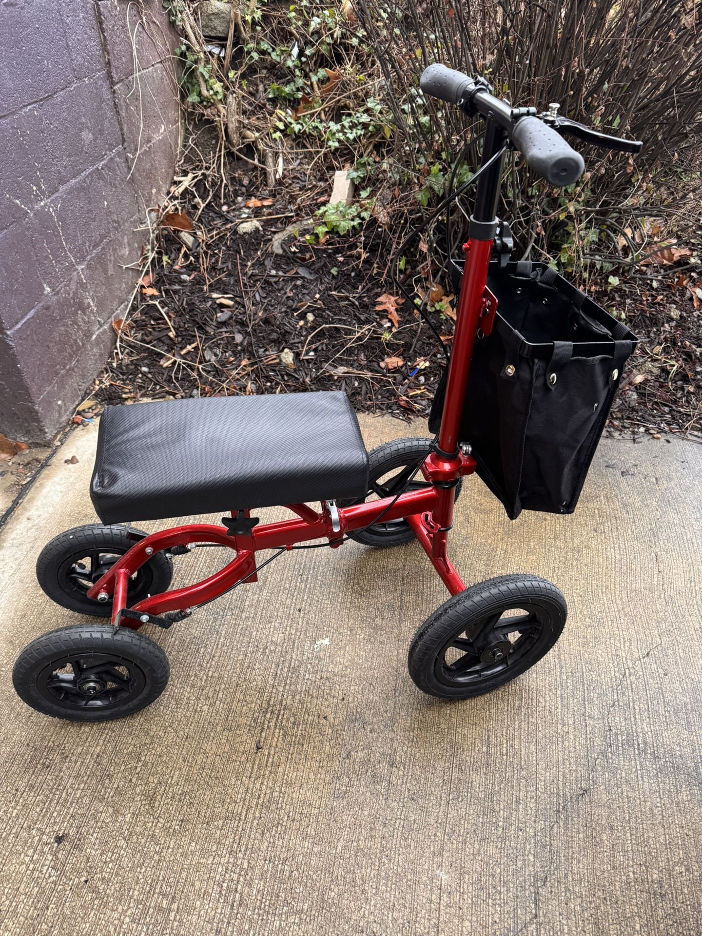 Knee scooter for knee and foot surgery/injury