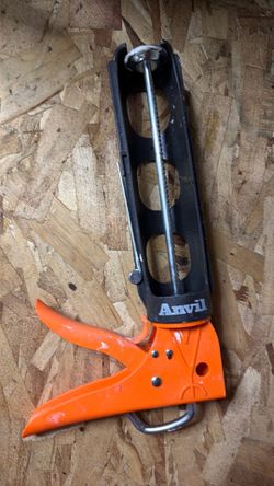 Caulking gun