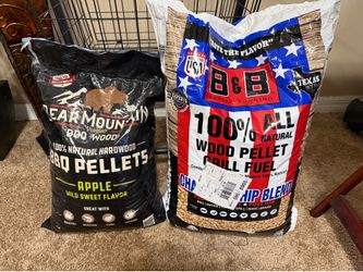 Smoker pellets and container