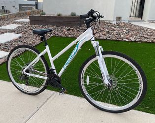 White Schwimn 700c - NEW