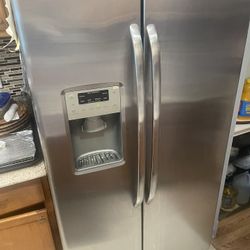 Refrigerator  NEEDS TO GO TODAY 