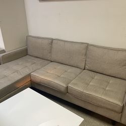 FLOOR SAMPLE CREAM SECTIONAL 90”x68” . MINAS HOME FURNITURE 