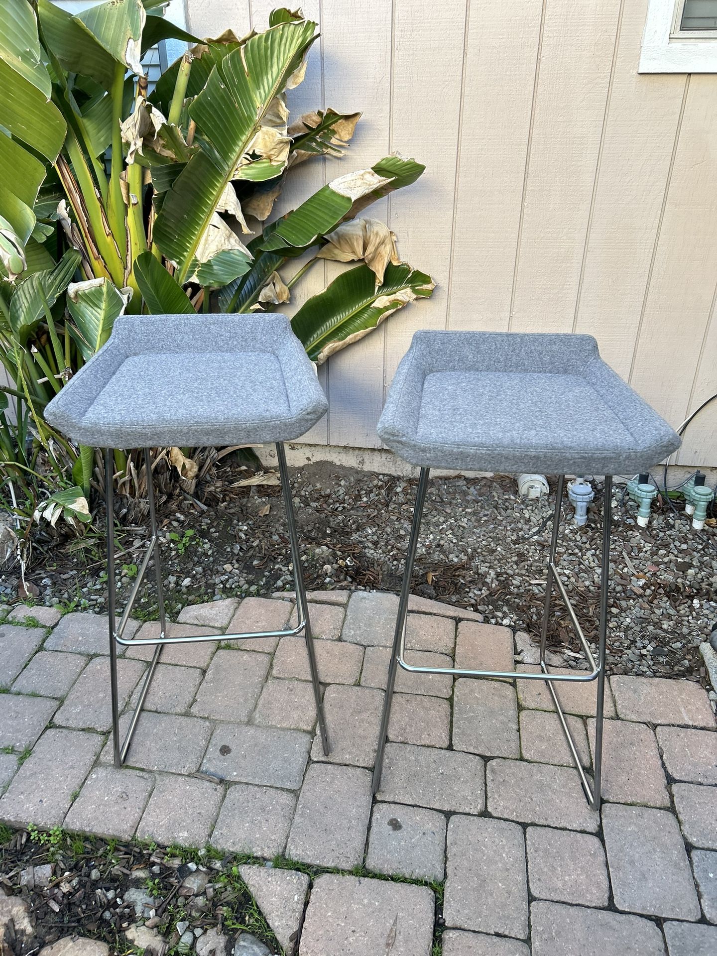 Bar stools in excellent condition. Height 31in $20 Each