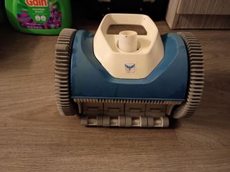 2 Wheel Hayward Phoenix Pool Vacuum