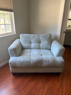 Matching couch and loveseat —TODAY ONLY