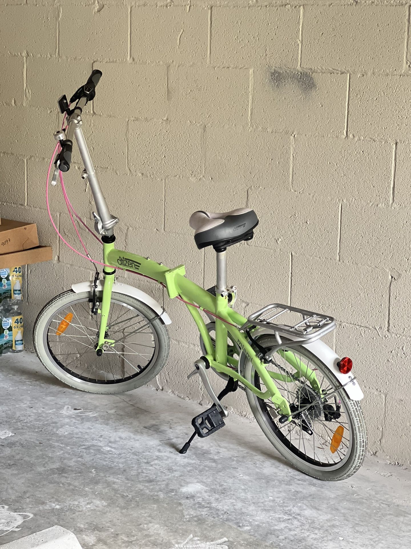 MIAMI Citizen Bike 20" 6-speed Folding Bike with Steel Frame