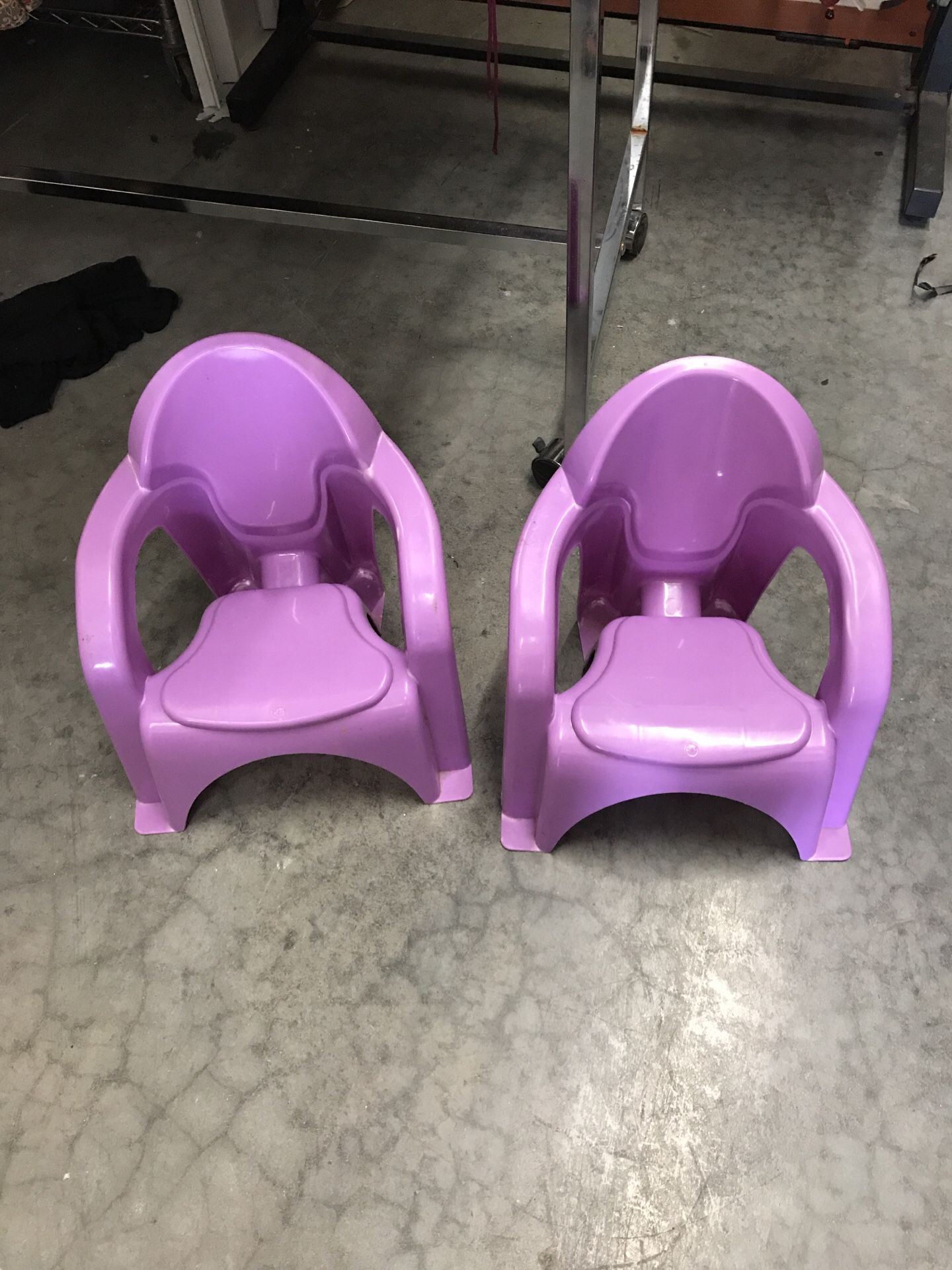 2 small kids chairs