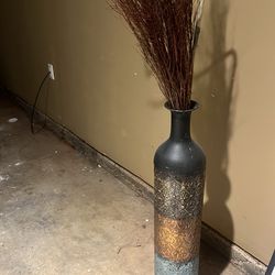 Vase & table