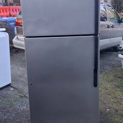 Hotpoint Refrigerator- Can Deliver