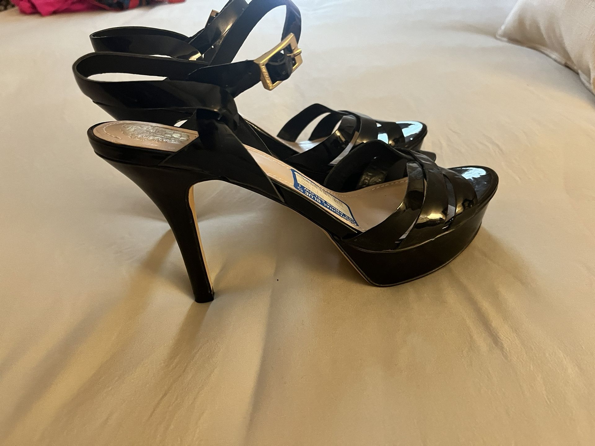 Vince camuto peppa deals platform sandals